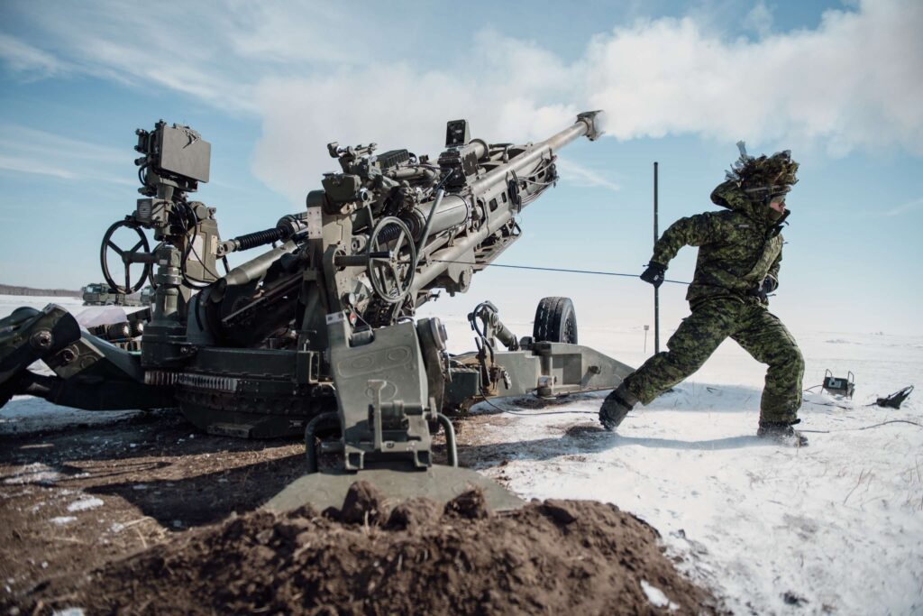 M777